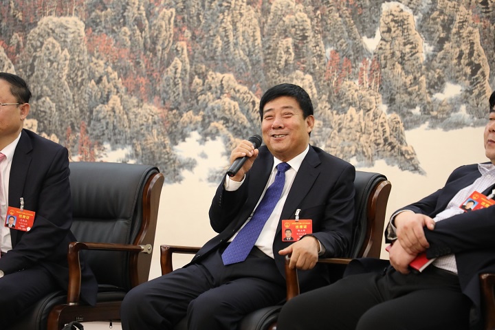 长城新媒体记者 王亚 摄省人大代表,阜城县霞口镇大皇村支部书记邢