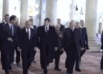  普京与阿萨德边走边聊