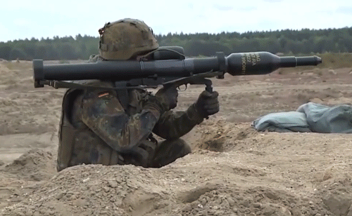 铁拳3本质上依然属于一次性火箭筒(仅有击发和瞄准器可重复使用)