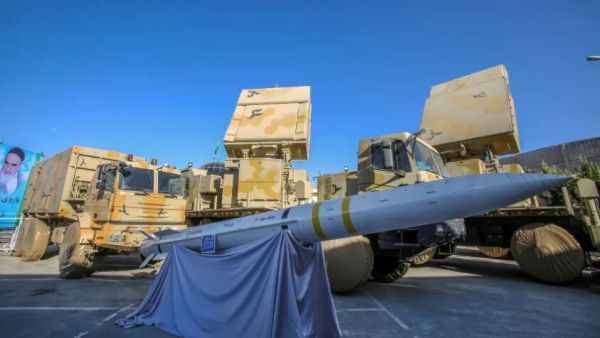 资料图片：伊朗军方展示国产巴瓦尔-373防空导弹系统。（伊朗国防部官网）