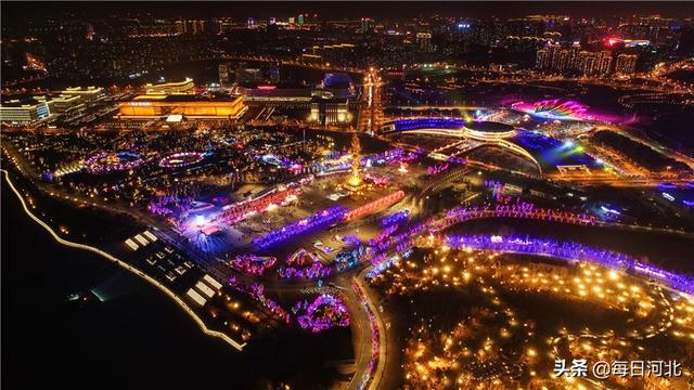 圖為河北唐山市南湖旅遊景區航拍夜景圖 (景區供圖)