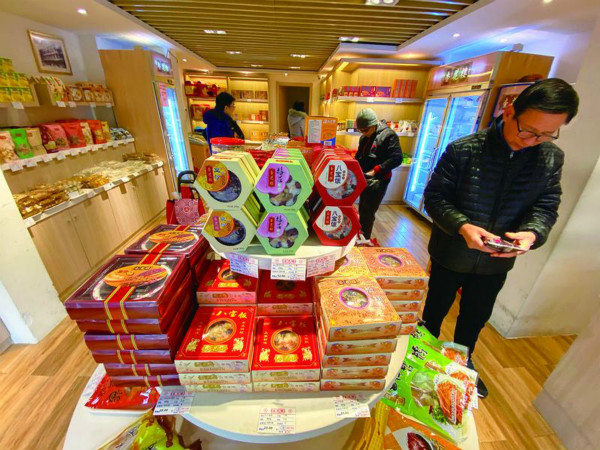今日焦点丨擦亮上海购物金字招牌，老字号走出创新路：扎根社区筑“里子”创新零售有“面子”
