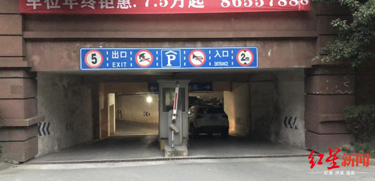 该小区车库出入口无人看守