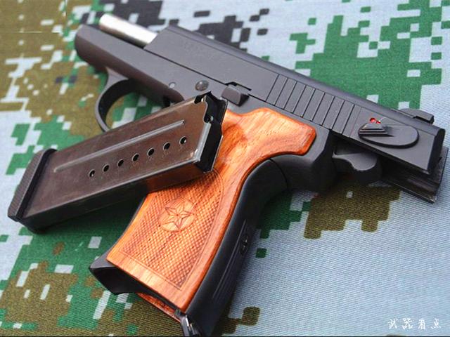 该枪是装备团以上军官使用的手枪,作为军人最后的防卫武器|77式|保险