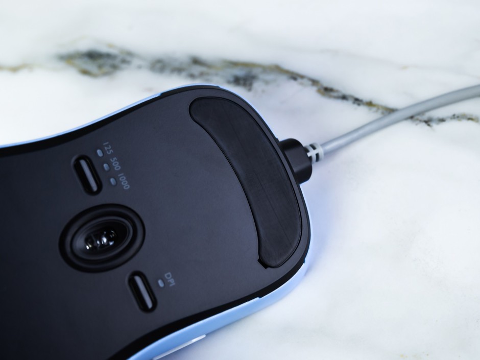 卓威fkbdivina鼠标图赏一抹电竞色彩