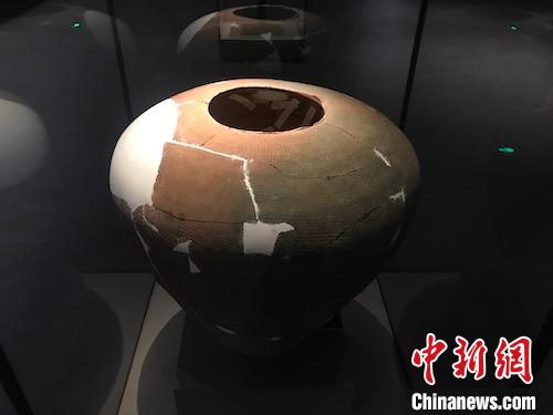 图为2019杭州出土文物展展出的文物 （江杨烨 摄）