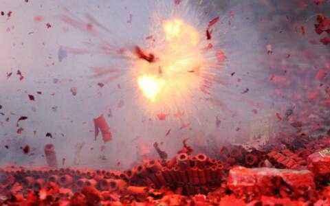 近年来有些农村过年时不让放鞭炮了那用什么代替鞭炮比较好