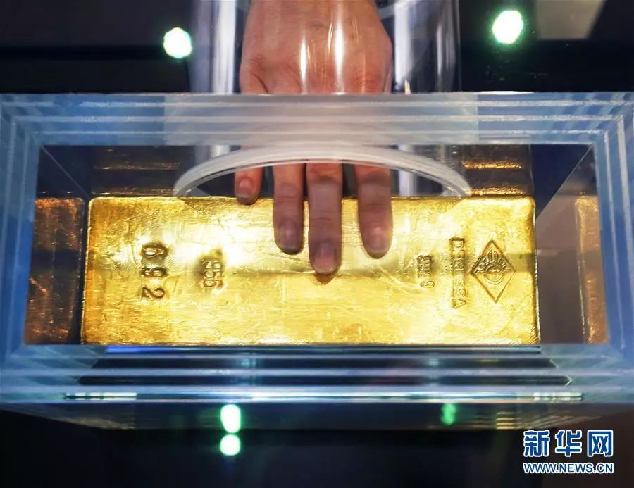 ▲资料图片:图为一块重达12公斤的金条,储存在位于德国法兰克福的德国央行货币博物馆。(新华社/美联社)