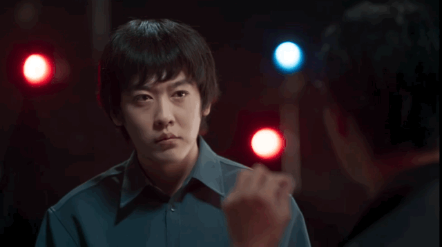 姜思达亲自出来澄清甩出原视频,解释截图恶意拼接,也顺带算是帮张艺兴