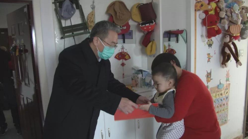 区委副书记胡钦先后到济宁医学院附属医院呼吸科护士长李岷,护师陈莉