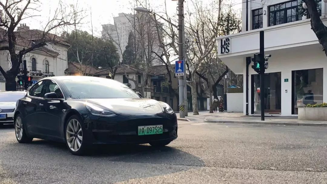 春节长“驾”特斯拉Model 3，疫情期间超充还免费？