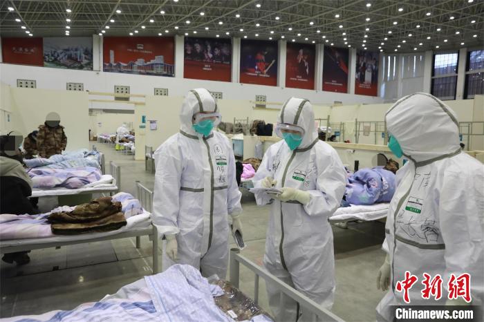 武汉客厅"方舱医院":医护日夜守护保平稳运转