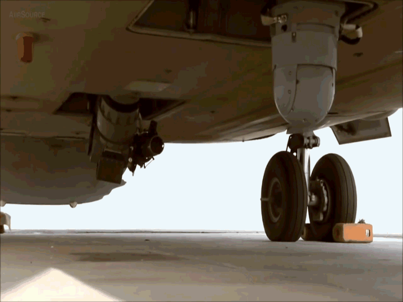 美海军接收首架cmv-22b舰载运输机 可载f-35c战机发动机