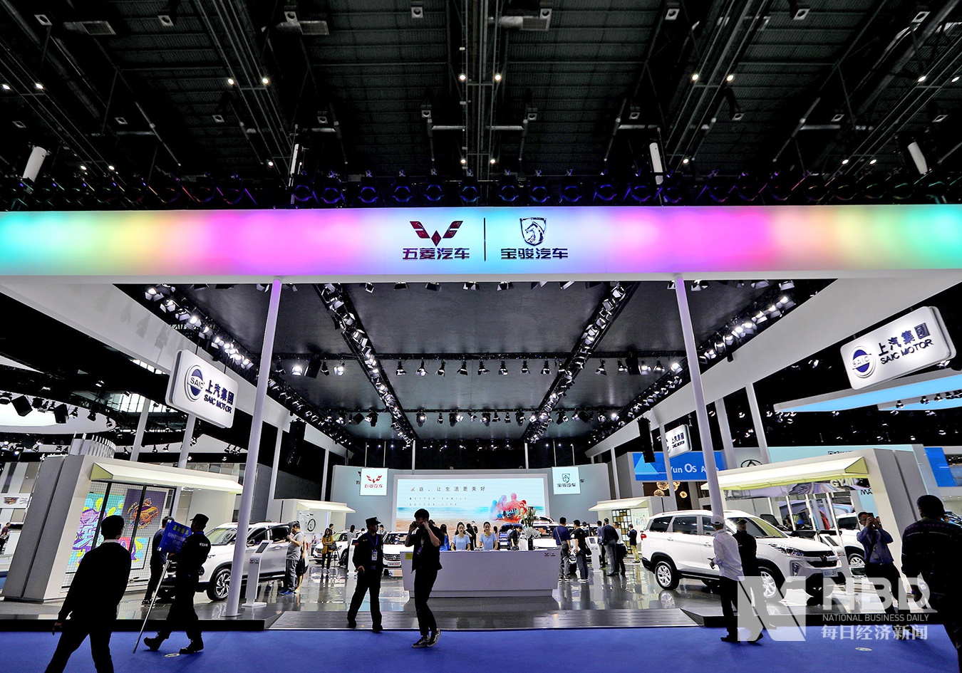 五菱产口罩，比亚迪卖消毒液，车企跨界抗“疫”忙