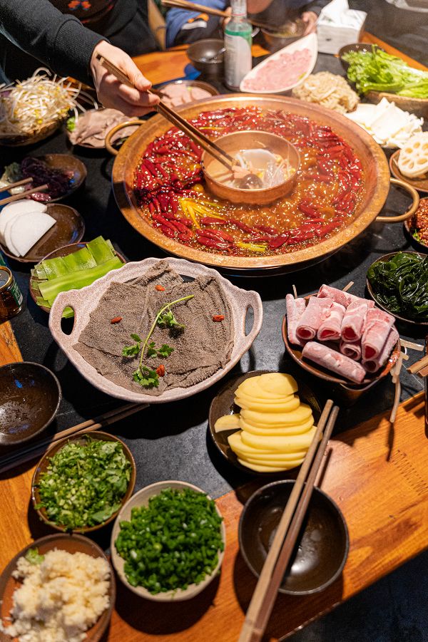 好想好想吃火锅点击图片还原我想念火锅毛肚牛肉冒苕粉儿冒结子串串