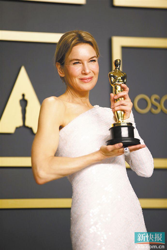 芮妮齐薇格实至名归皮特终于拿了表演奖