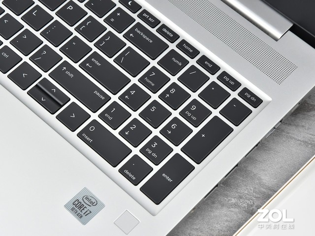 15.6英寸版本加入了小数字键