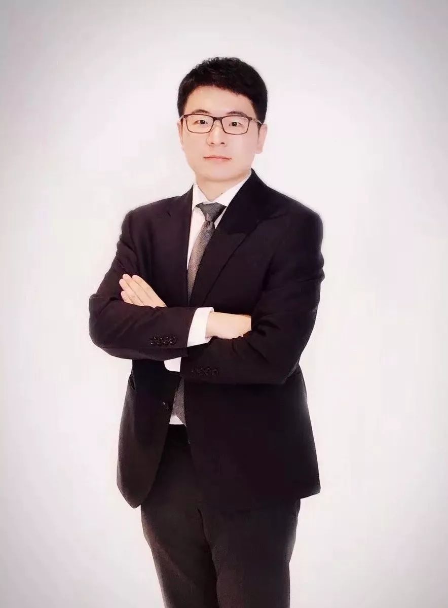 曾任中信建投金融工程分析师,2018年wind金牌分析师金融工程第2名团队