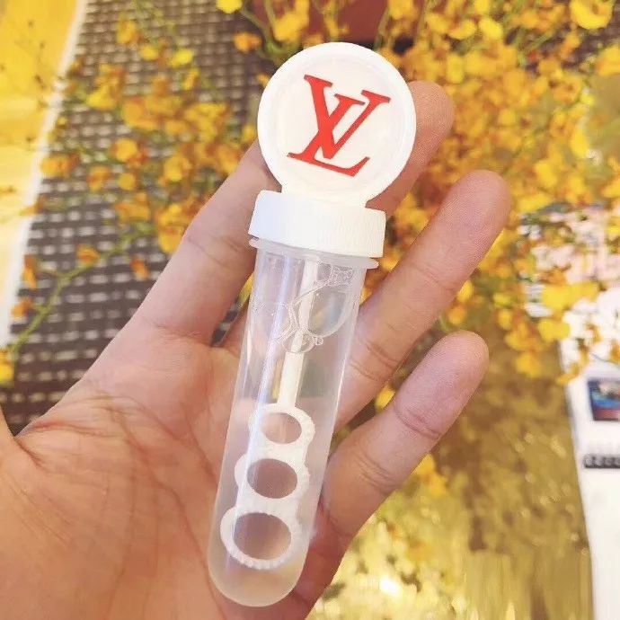 谁说ysl的避孕套丑的能丑过全网最丑的马桶吗