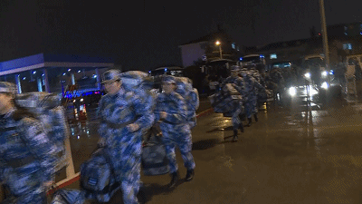 战"疫"丨冲锋在最前沿,他们是吕士才精神的传承者|发热门诊|疫情_新浪