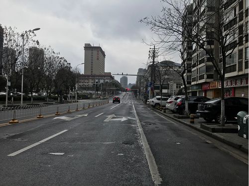 小粉车业余骑手:"我多跑几单,武汉就少几家感染的可能"|疫情_新浪财经