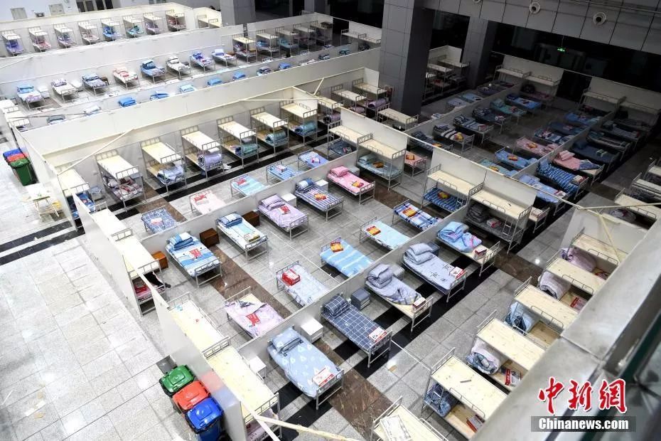2月4日,武汉市国际会展中心“方舱医院”内景。安源 摄