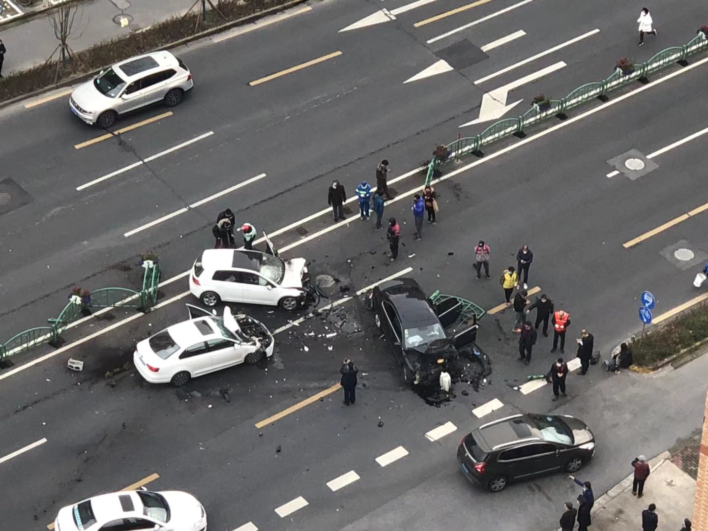 东青高速公路发生重大交通事故