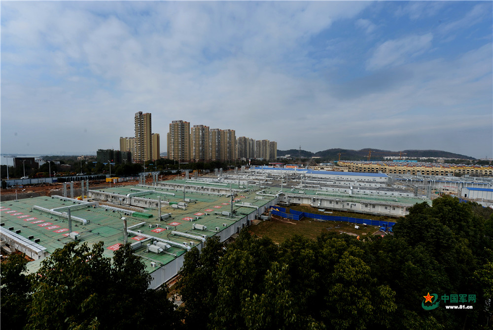 火神山医院首批7名新冠肺炎确诊患者出院