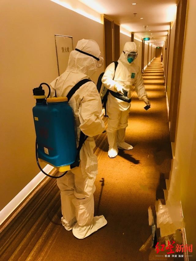 成都成华区医学隔离区:每个人都身兼数职,护士,服务生,心理咨询师