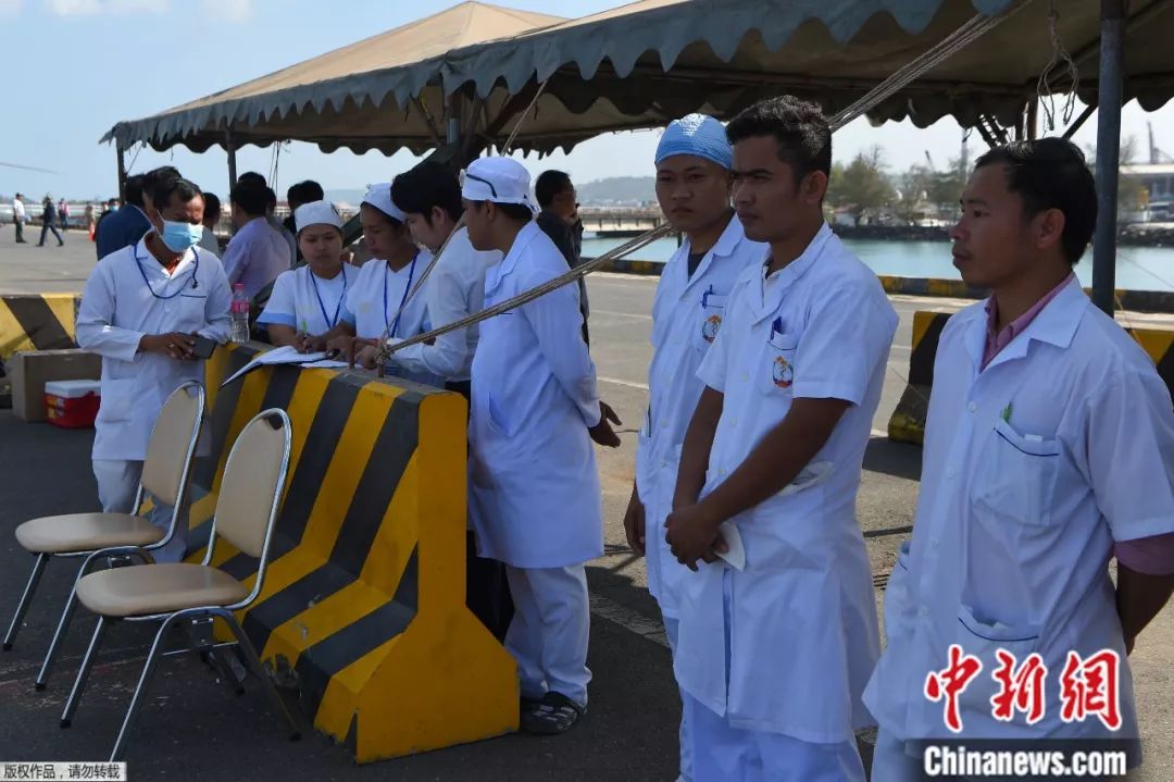 疫情之下2200余人受困海上12天 这国让他们靠岸