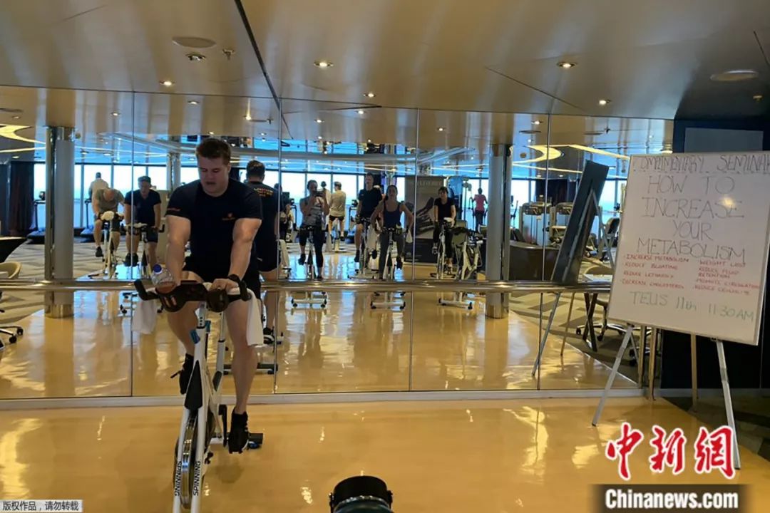 疫情之下2200余人受困海上12天 这国让他们靠岸
