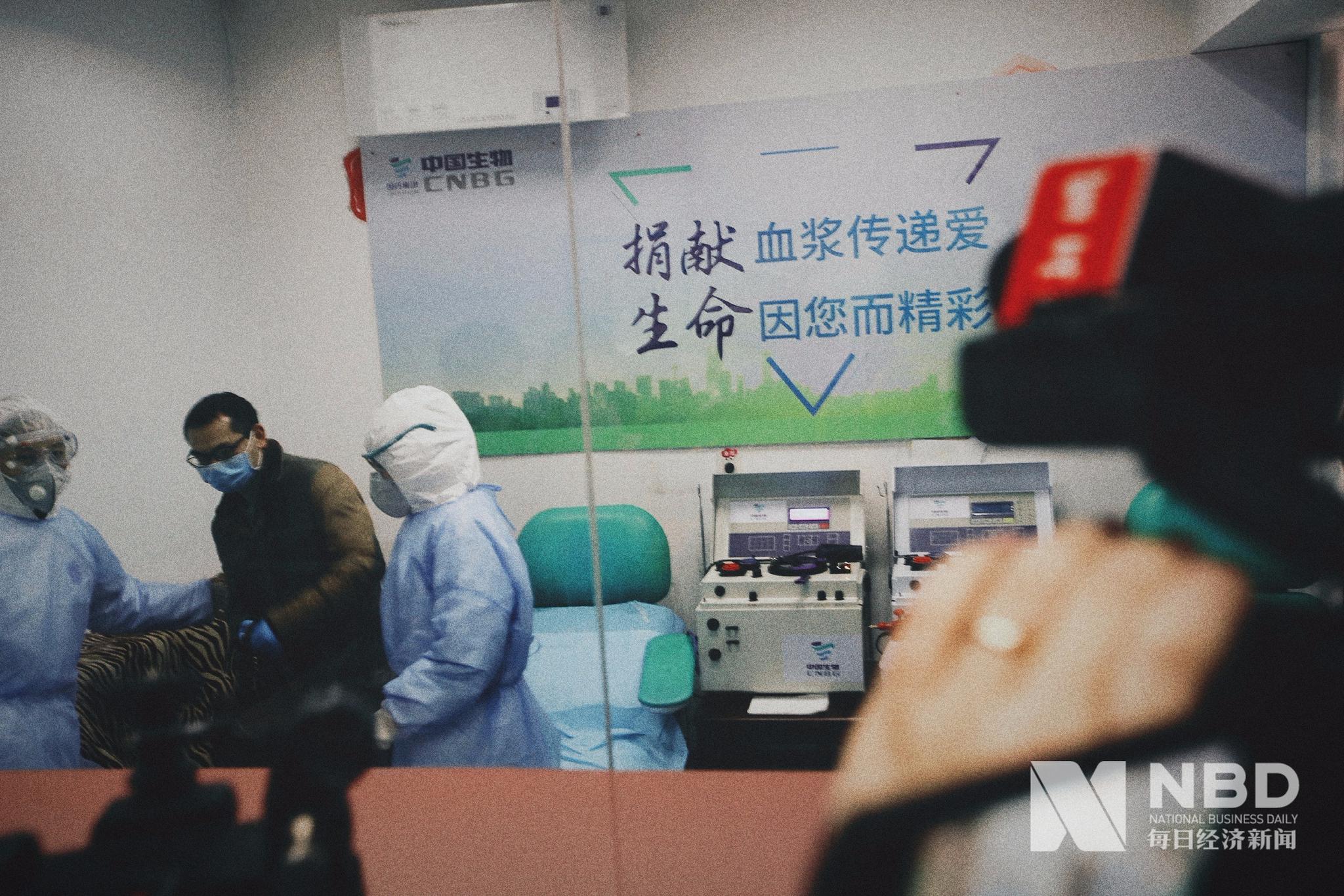 2月14日，武汉武昌区解放路234号，新冠肺炎康复患者首例血浆捐赠者 图片来源：每经记者 张建 摄