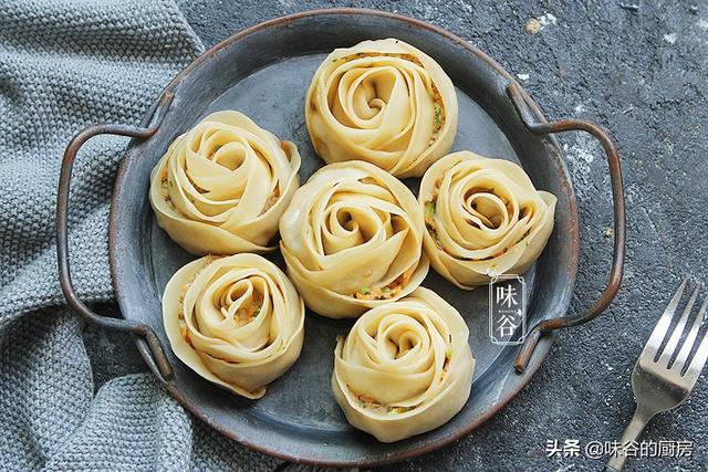 不能出门的情人节,饺子皮变个花样端上桌,简单易学,美味又浪漫