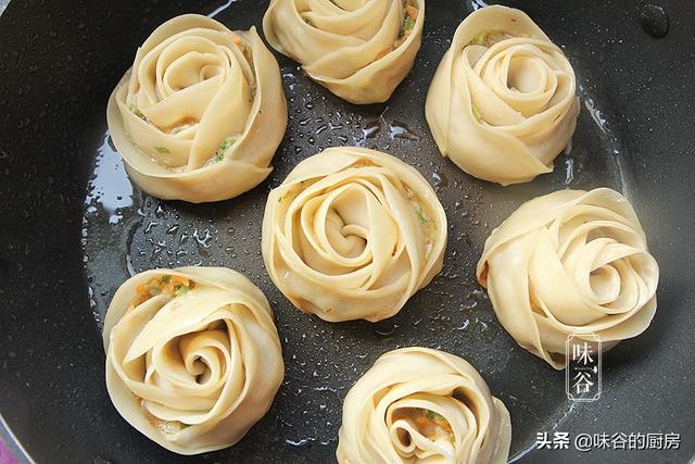 不能出门的情人节,饺子皮变个花样端上桌,简单易学,美味又浪漫