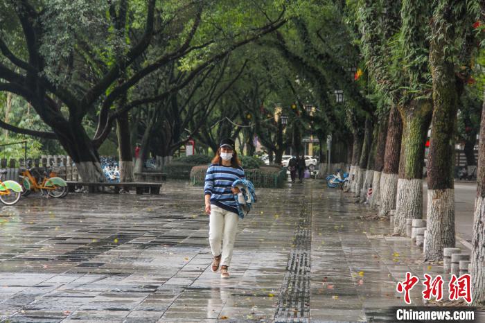 疫情期间的桂林滨江路。　杨宗盛 摄