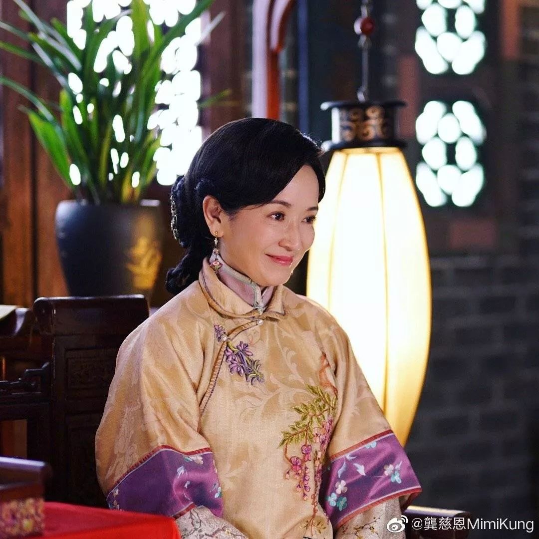 龚慈恩在无线新剧《大酱园》中饰演大当家夫人席德容,虽然要顺从丈夫