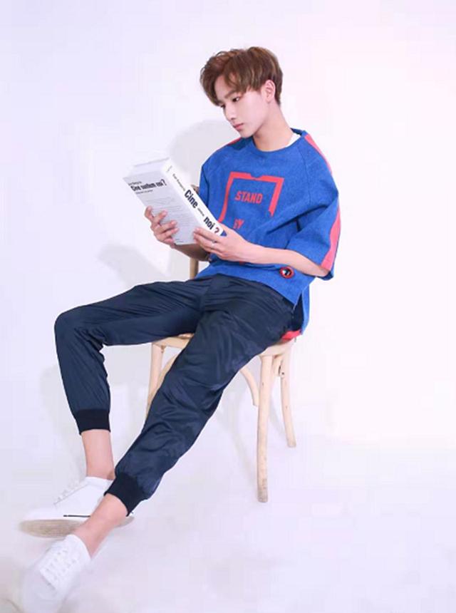 叛逆少年李宏毅腿长120cm的既视感难怪人家穿什么都很帅