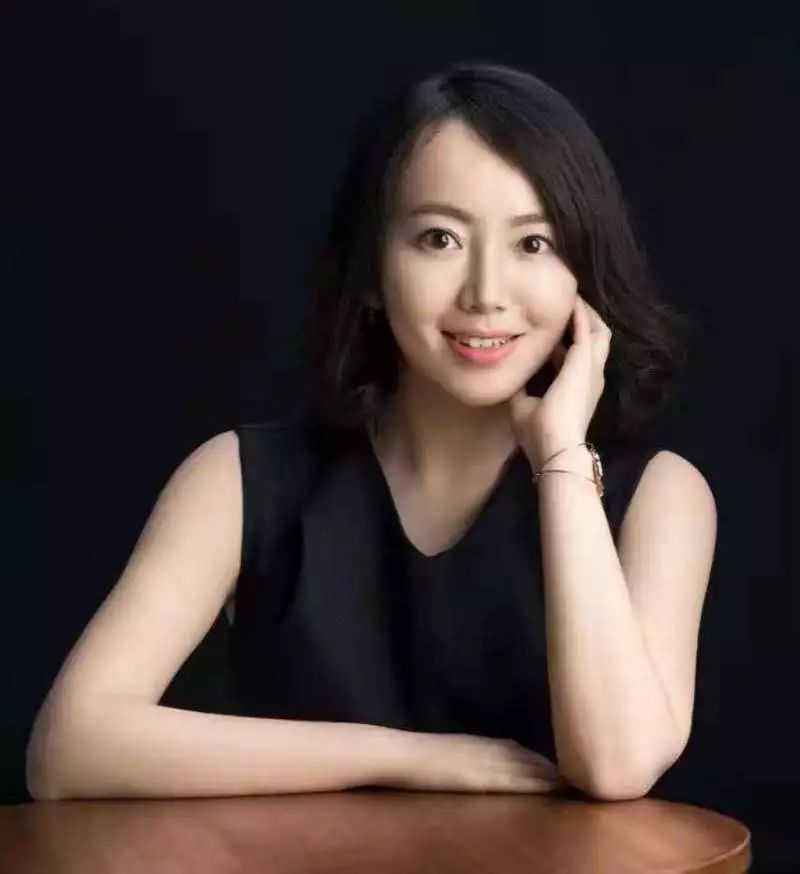 朗读者:闫钟芳中央广播电视总台南海之声"听见"主持人,曾主持北京国际