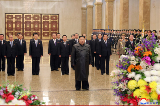 金正恩参谒锦绣山太阳宫向金日成金正日立像鞠躬 手机新浪网