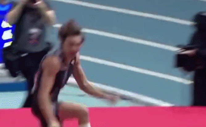 杜普兰蒂斯庆祝再破纪录。