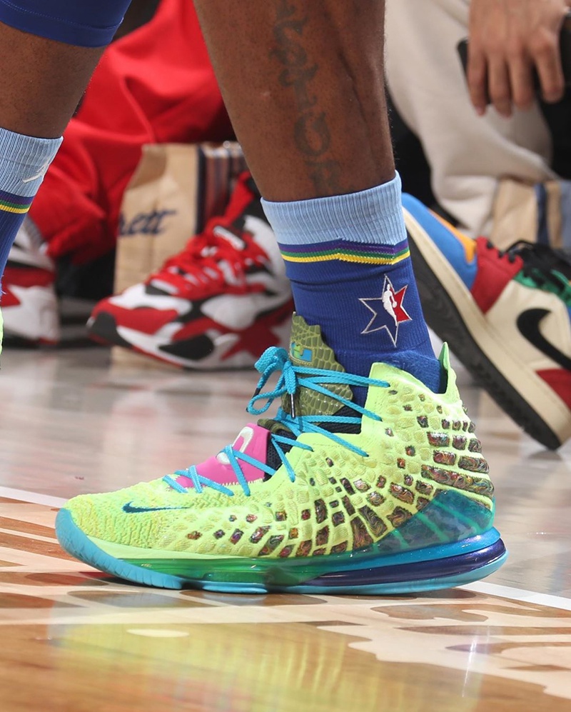 詹姆斯全明星赛上脚空中大灌篮lebron17还有隐藏配色