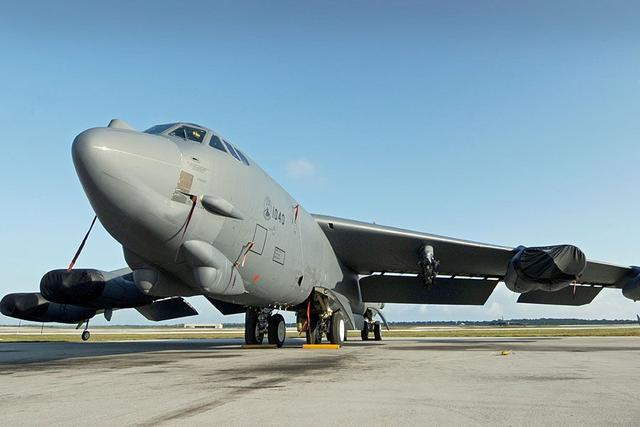 伊拉克已低头服软,美空军轰炸机持续威慑中东,克宫:伊朗危险了