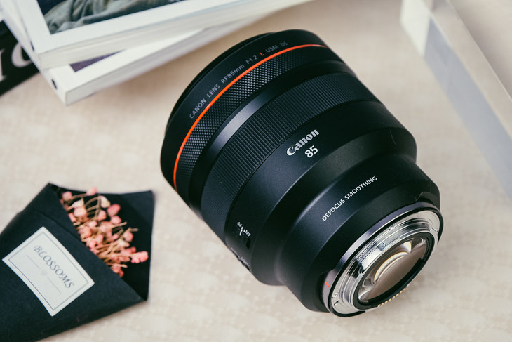 佳能rf85mm f1.2 l usm ds镜头与标准版有什么不一样?
