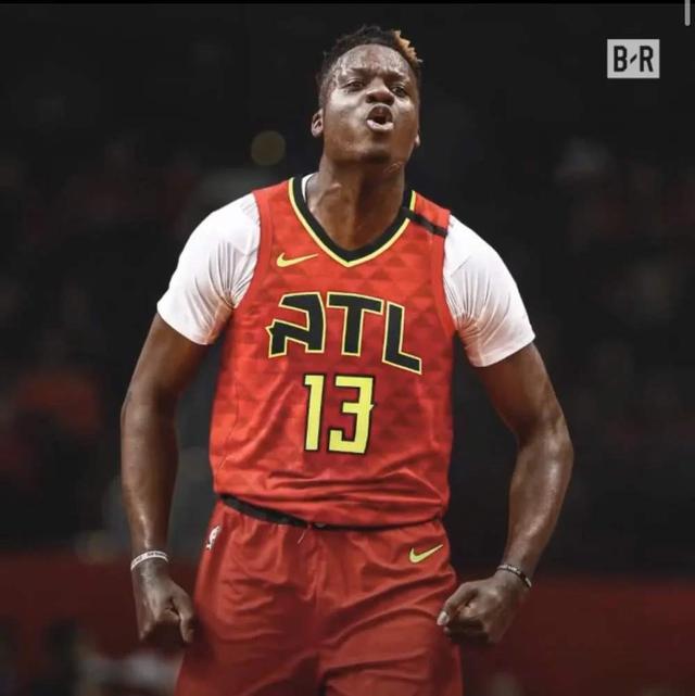 相较于16岁就在职业球场摸爬滚打的东契奇,特雷杨