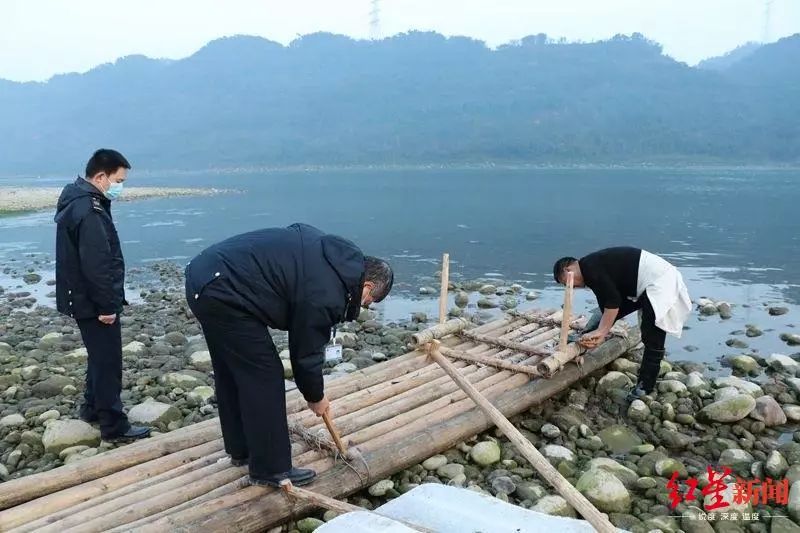 刘某兵横渡长江的竹筏被拆毁 图据南溪海事