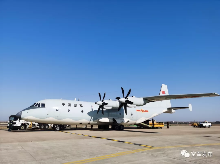 运-9飞机抵达武汉天河机场? ?李超? 图