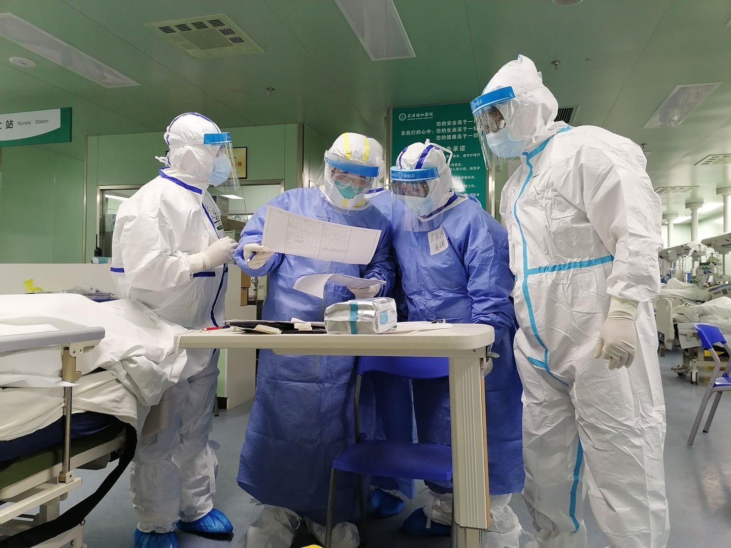 一线人物专家校友童朝晖像战士一样冲锋陷阵