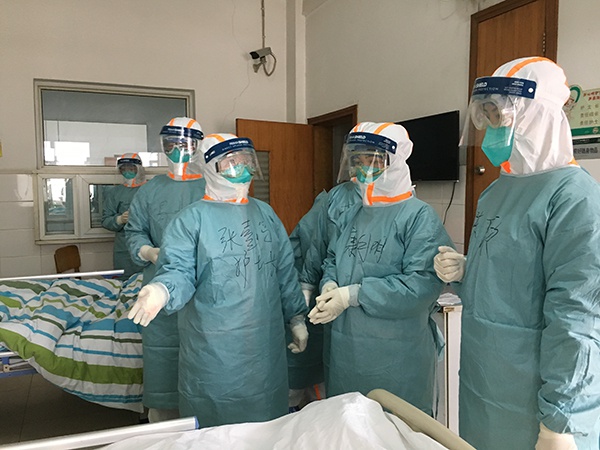 抗"疫"镜头|最美逆行者|新冠肺炎_新浪新闻