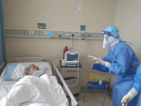 武汉协和医院东7区重症病房4位患者今天集中出院