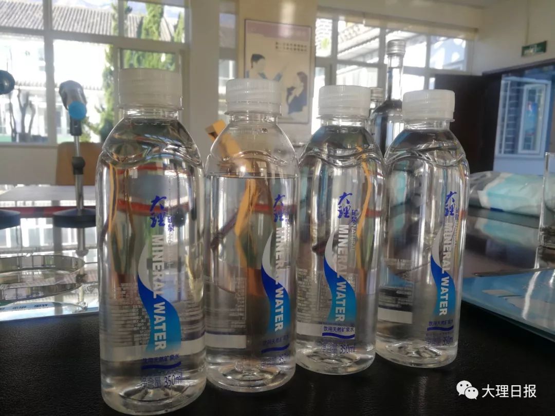 为确保供应安全水,放心水,大理神野矿泉有限公司作出快速反应,及时